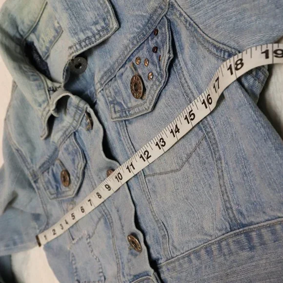 Vanilla Star Jeans | Light Wash Distressed Embroidered Cropped Jean Jacket - Picture 11 of 16